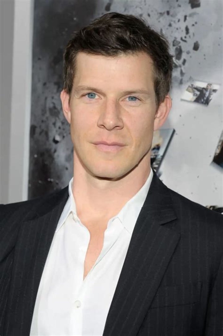 Eric Mabius Height, Weight, Net Worth, Age, Birthday, Wikipedia, Who, Nationality, Biography