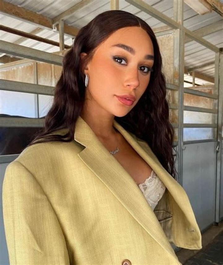 Eva Gutowski Bio, Height, Age, Wiki, Boyfriend, Net Worth