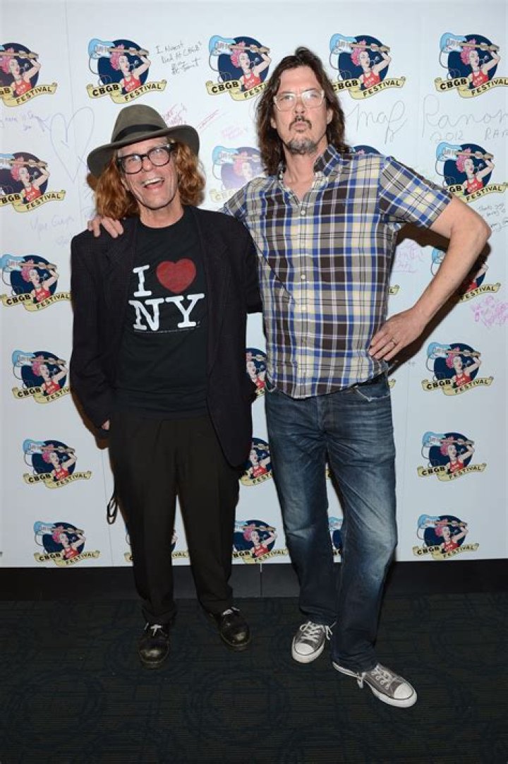 Gibby Haynes net worth, age, height, wife, girlfriend, kids, biography, wiki