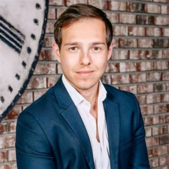 Graham Stephan (Youtuber) Wiki, Bio, Age, Height, Weight, Net Worth, Girlfriend, Family, Facts