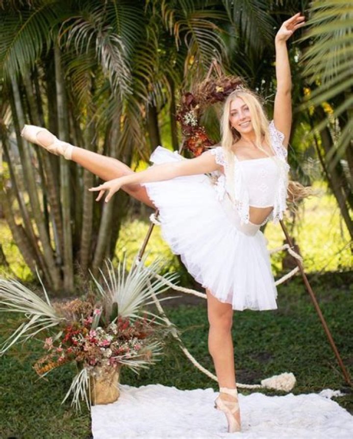 
Hannah Mae Dugmore Height, Weight, Net Worth, Age, Wiki, Who, Instagram, Biography 