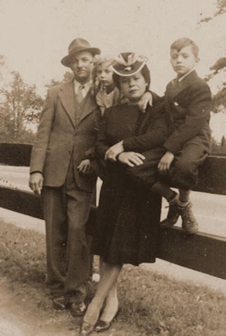 Héctor Elizondo parents: Meet Martín Echevarría Elizondo & Carmen Medina Reyes