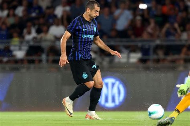 Henrikh Mkhitaryan: Wife, net worth, tattoos, smoking & body facts