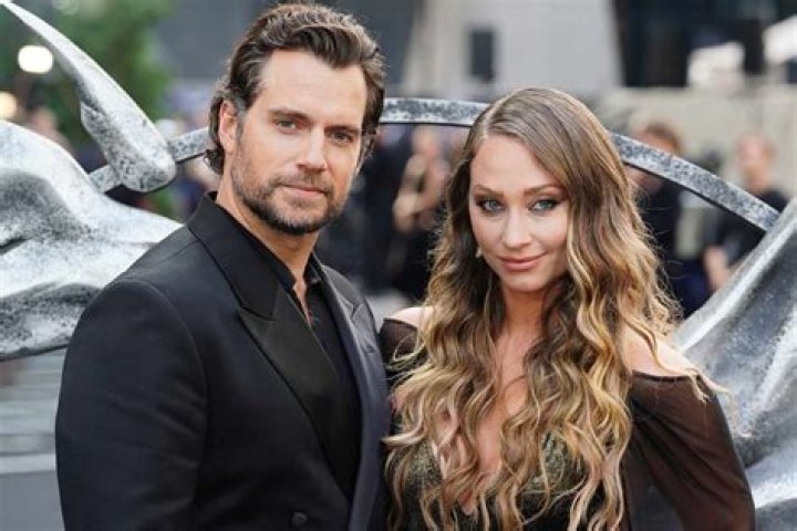 Henry Cavill Height, Weight, Age, Wiki, Biography, Girlfriend, Net Worth