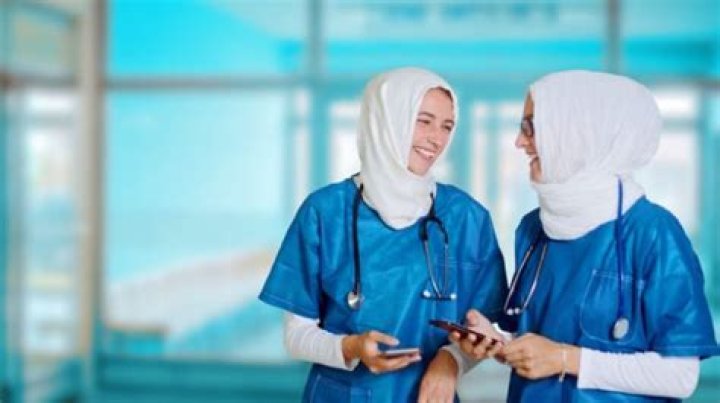 How can i work as a nurse in dubai