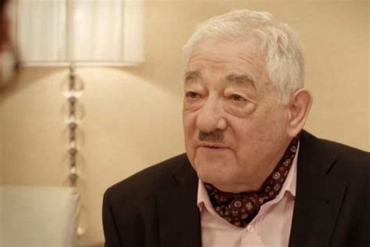 
How did Harry Landis die? Harry Landis, a star of Friday Night Dinner, passes away at 90 