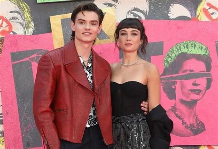 How Old Is Sydney Chandler? Age and Boyfriend Louis Partridge, Are They Really Dating?