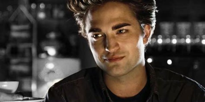 How old was Robert Pattinson in Twilight? How much did Robert Pattinson make from Twilight?