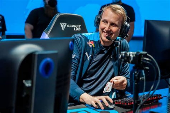 How Tall Is Zven aka Jesper Svenningsen? Everything On Professional LOL Player For Team Cloud 9