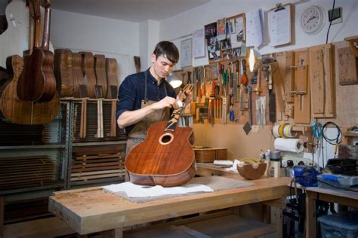 How to become a luthier
