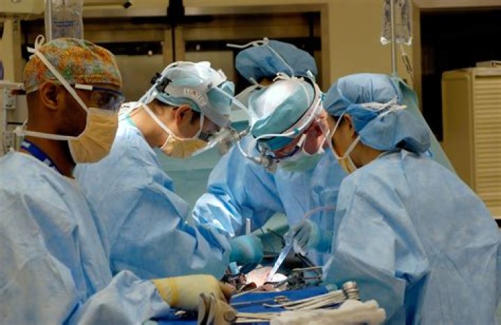 How to become a surgical tech
