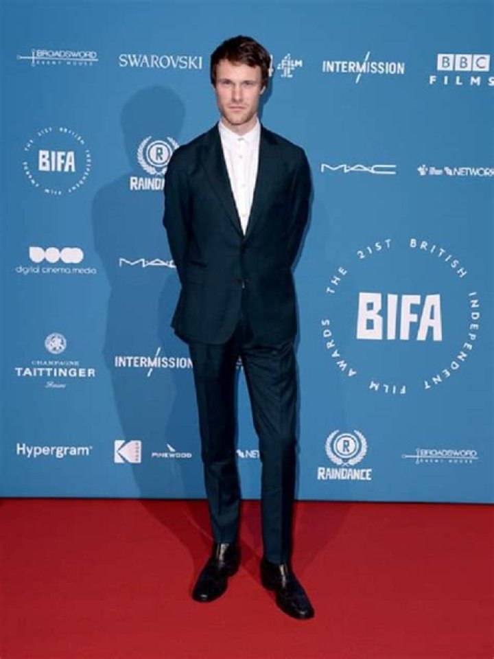 Hugh Skinner Bio, Age, Height, Net Worth, Dating, Gay, Movies