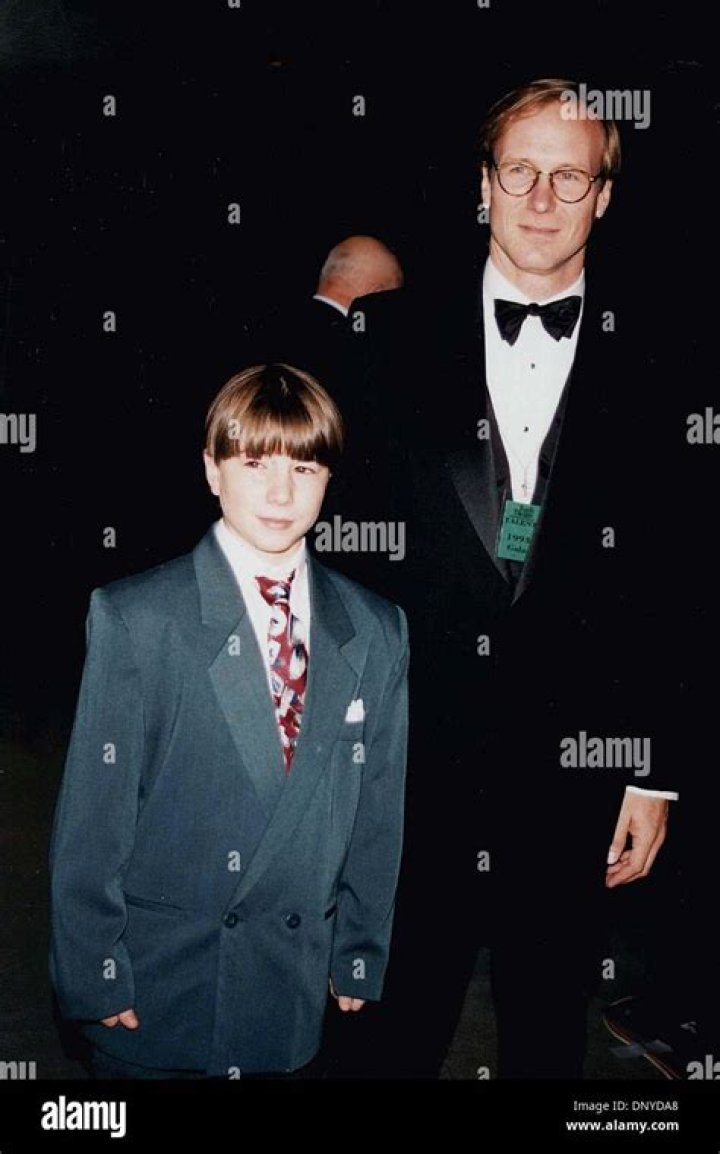 Is Alex Hurt related to William Hurt? Does William Hurt have a son who is an actor?