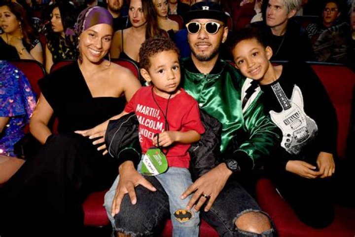 Is amy keys related to alicia keys