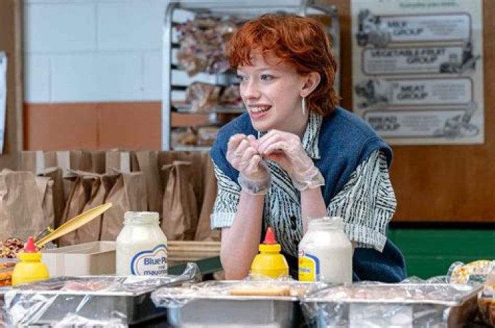 Is Amybeth Mcnulty Pregnant? Stranger Things New Cast And Her Relationship Timeline