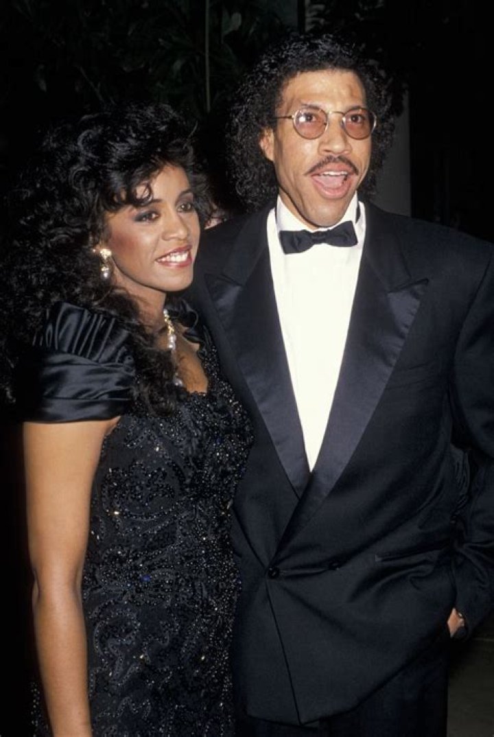 Is Brenda Harvey Richie related to Steve Harvey? How much did Lionel Richie pay his first wife?