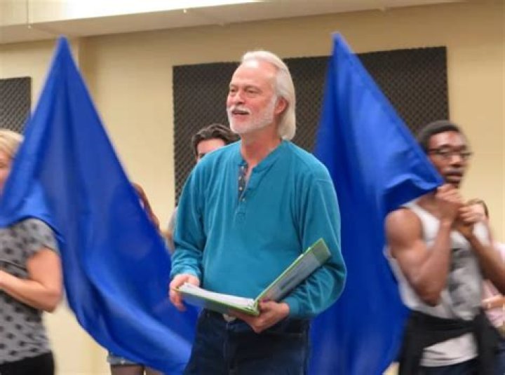 
Is Chris Van Cleave Married to wife? Or Dating a Girlfriend? 