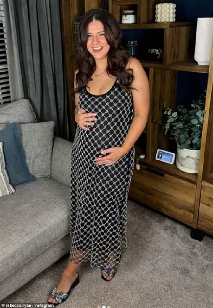 Is Faye Windass In Coronation Street Pregnant In Real Life? Ellie Leach Pregnancy Rumors