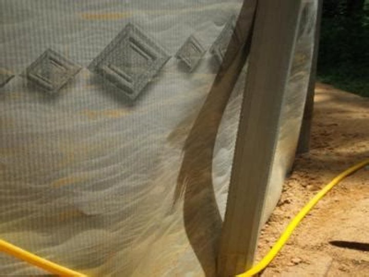 Is it normal for pool walls to buckle while filling