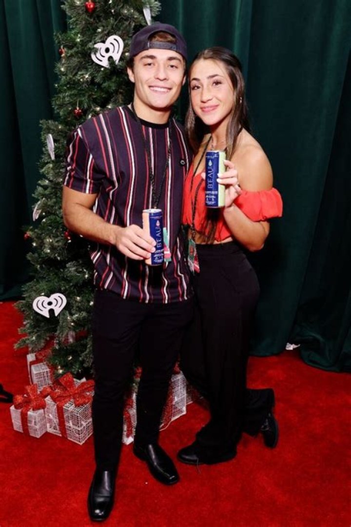 
Is Jenna Sinatra Related to Frank Sinatra? 