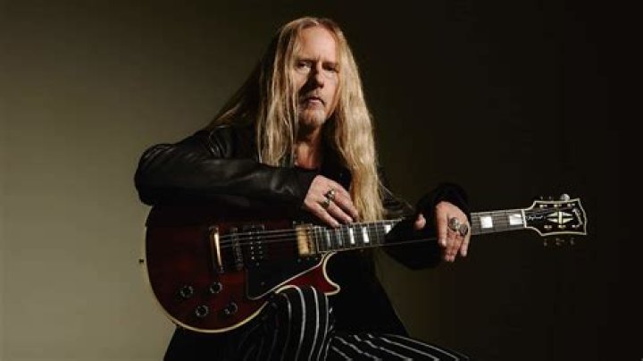 
Is Jerry Cantrell Married to Wife? Or Dating a Girlfriend? Dating History. 