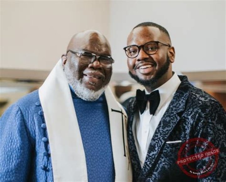 Is Joel Gray Gay? Age, Height, Net Worth