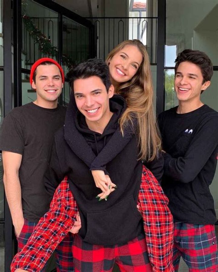 Is Lexi Rivera Married? Know Her Brothers And Parents Details- Net Worth Of Vlogger