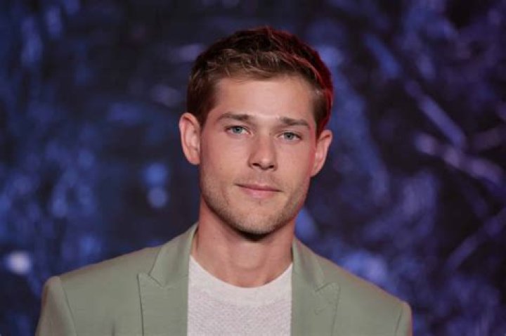 Is Strangers Things Cast Mason Dye Married Or Single? Past Relationship Explained