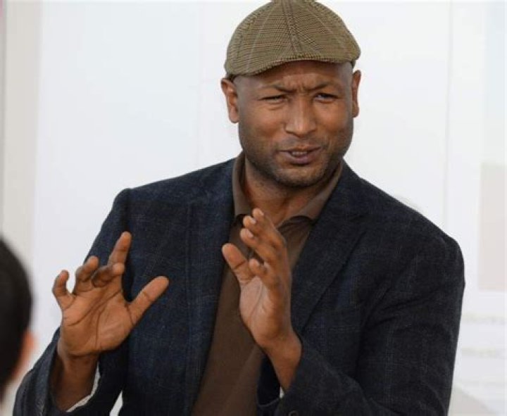 
Is T. Geronimo Johnson Married to Wife? Or Dating a Girlfriend? 