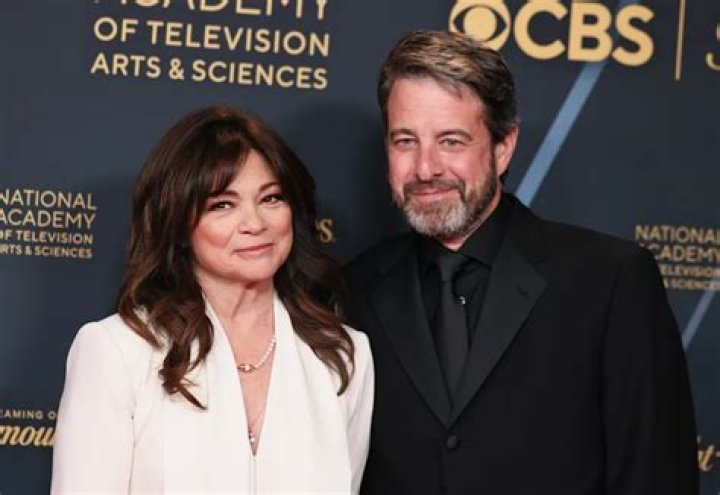 Is Valerie Perrine Dating Anyone, Who Is Her Husband Or Boyfriend?