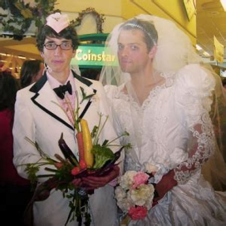 Is Victoria Vantoch Married, Who Are Her Husband And Family Members?