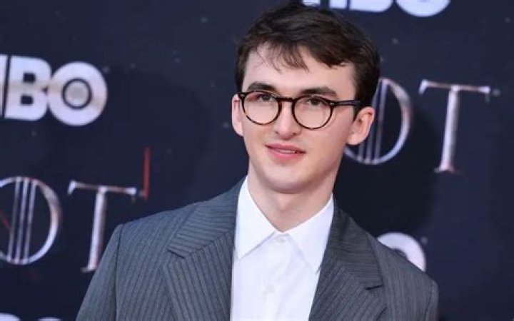 Isaac Hempstead’s Net Worth, Age, Height, Weight, Girlfriend, Dating, Bio-Wiki