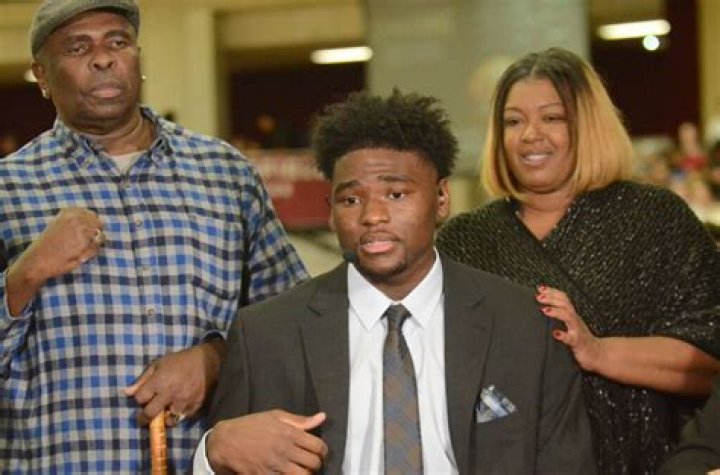 Isaiah Stewart Parents: Dela Stewart & Shameka Holloway – His Family Details Explored
