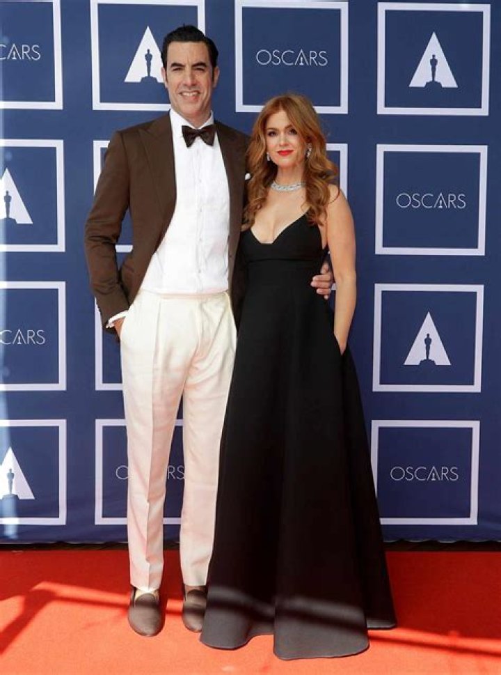 
Isla Fisher Explains Why She Keeps Her Marriage to Sacha Baron Cohen Private: It’s ‘Valuable to Me’ 