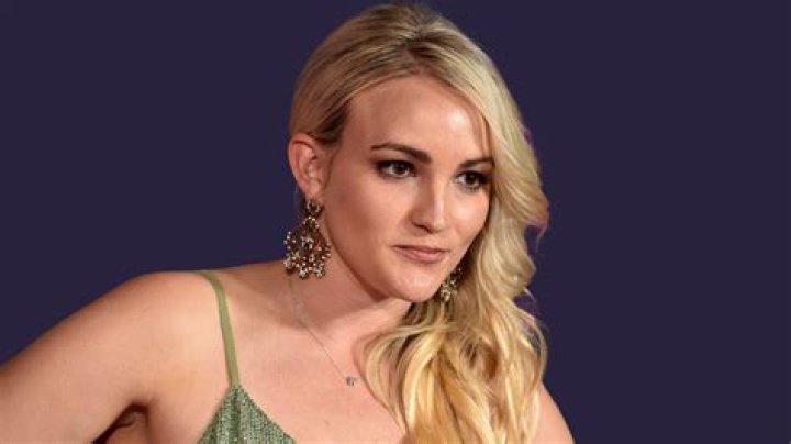 Jamie Lynn Spears: Boyfriend, net worth, tattoos, smoking & body measurements