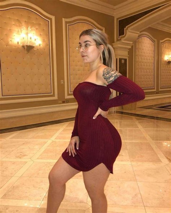 Jen Brett Bio, Wiki, Age, Height, Family Husband, Instagram Star, Salary and Net Worth