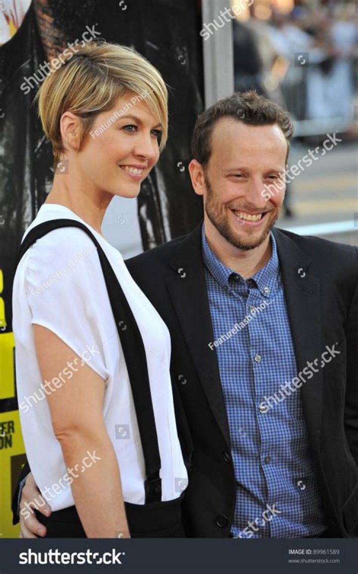 Jenna Elfman: Husband, net worth, tattoos, smoking & body measurements