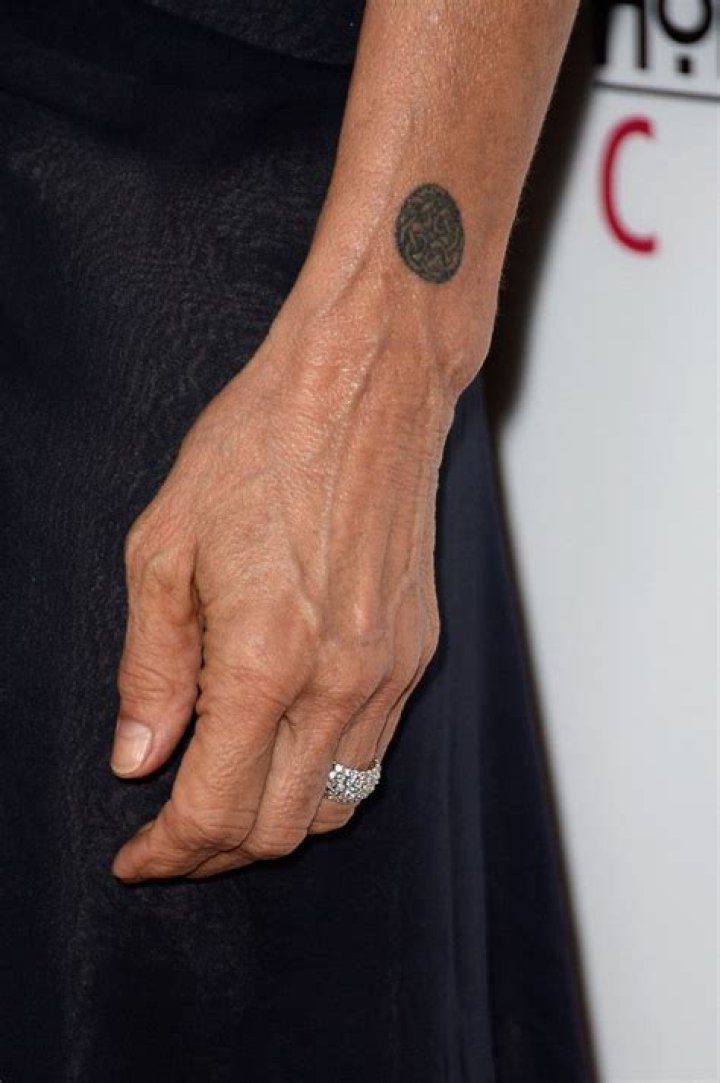 Jessica White: dating, net worth, tattoos, smoking & body measurements