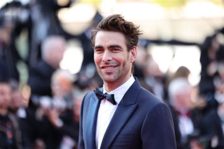 Jon Kortajarena Bio, Wiki, Age, Height, Wife, Children, Mother, Movies, Hombre, and Net Worth