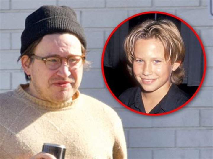 Jonathan Taylor Thomas: dating, net worth, tattoos, smoking & body facts