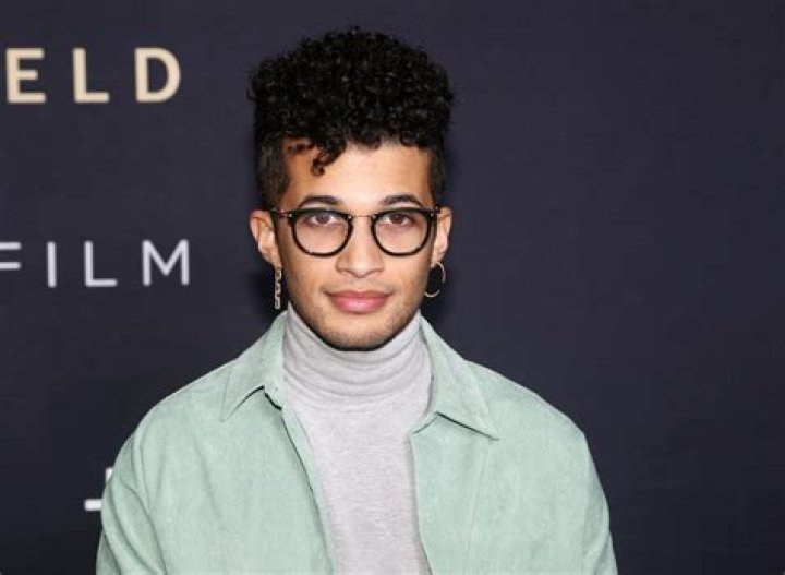 Jordan Fisher Age, Ethnicity, Height, Girlfriend, Gay, Parents, Family