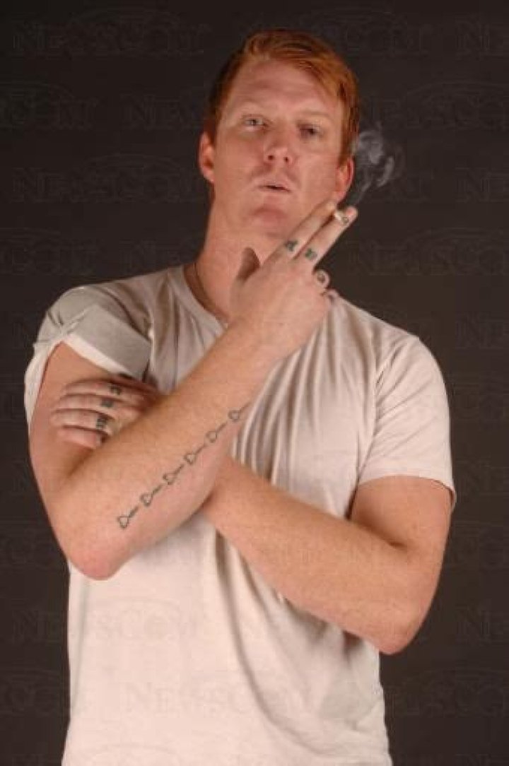 Josh Homme: Fiancé, net worth, tattoos, smoking & body facts