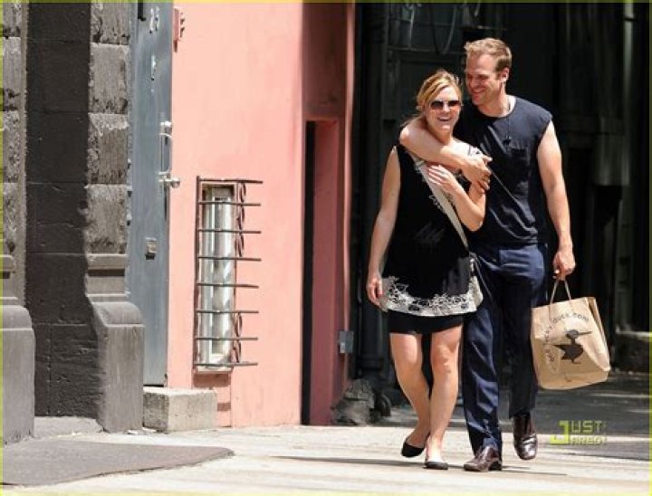 Julia Stiles: Boyfriend, net worth, tattoos, smoking & body measurements