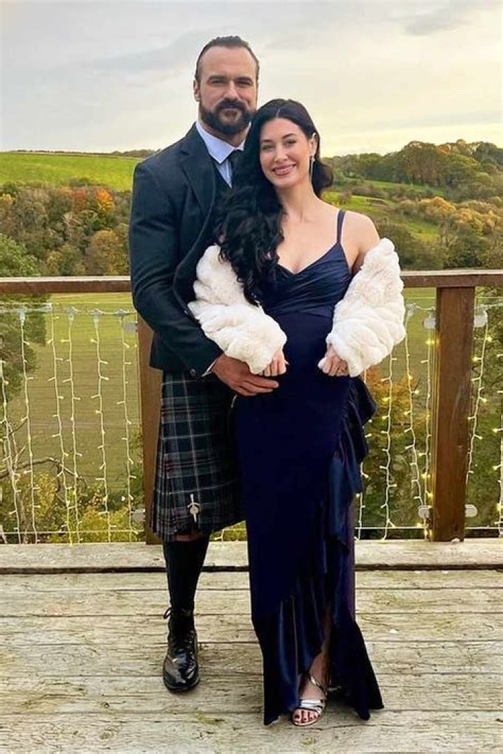 Kaitlyn Frohnapfel Age, Height, Wikipedia, Biography, Drew McIntyre Wife, Instagram