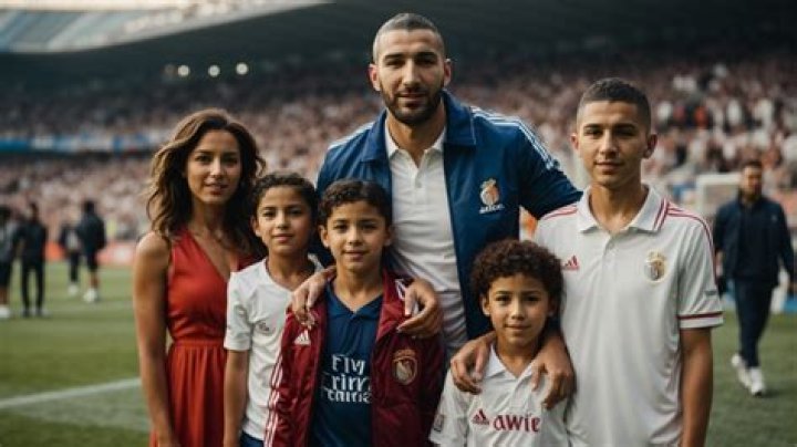 Karim Benzema Biography, Age, Jersey, Parents, Wife, Hijos, Kit, Siblings and News