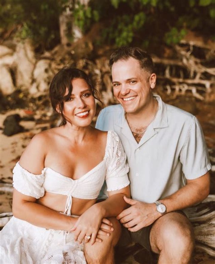 Katie Thurston Is Engaged – Let’s See What Her Family Thinks Of This