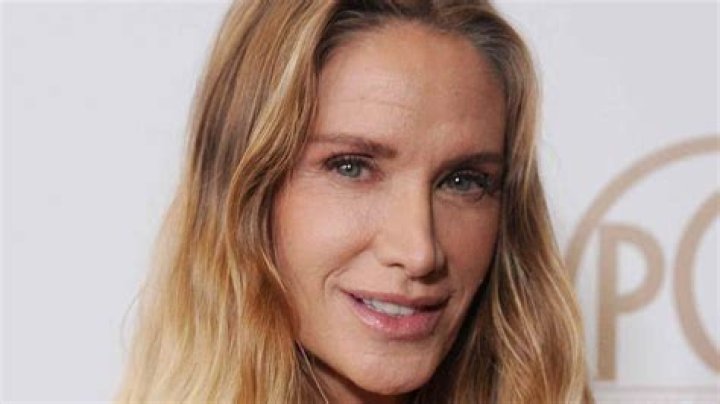 Kelly Lynch: How She Met and Married Her Soul Mate Mitch Glazer