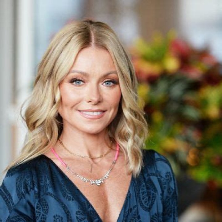 
Kelly Ripa Net Worth: How Wealthy Is She? Lifestyle And Career Highlights 