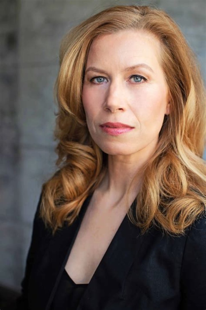 Kerri Smith’s biography, net worth, fact, career, awards and life story