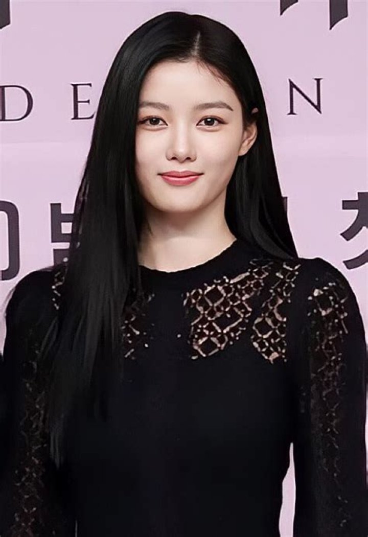 Kim Yoo-Jung Bio, Wiki, Age, Family, Husband, Movies, Tv Shows and Net worth